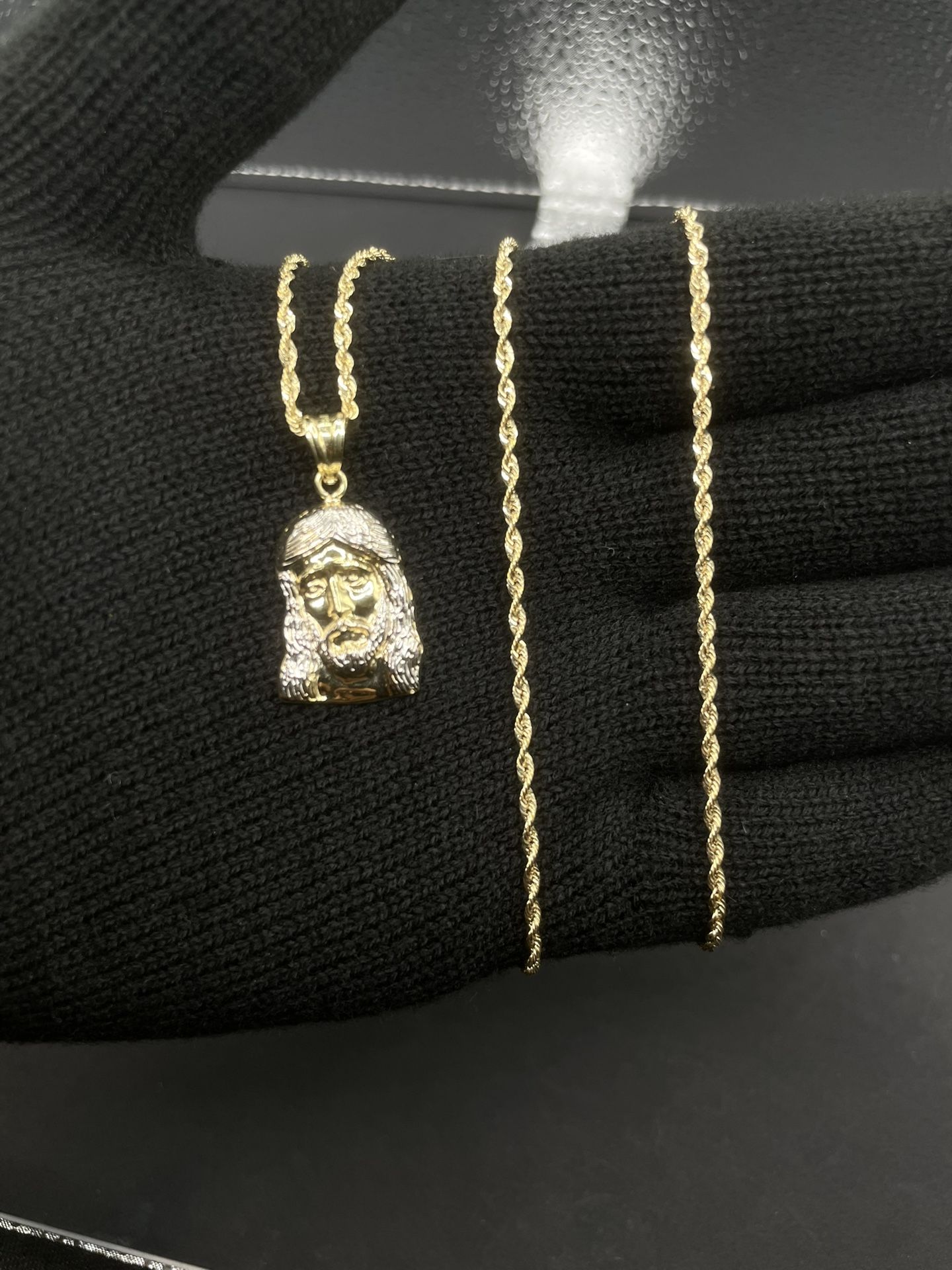 10K Gold Jesus Head Pendant With 10K Gold Rope Chain