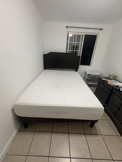 Bed frame + mattress