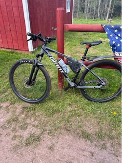Giant Talon Mountain Bike