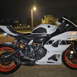MINT CONDITION 2023 Yamaha R7