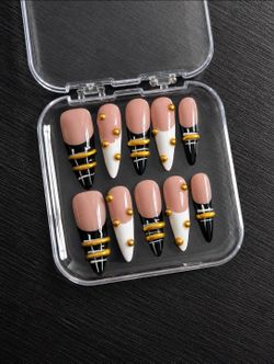 Press on Nails - Sizes M,L - CASH ONLY - 75th Ave and Peoria