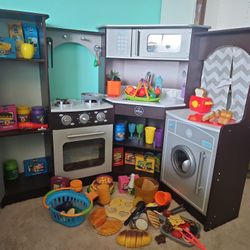 Play Kitchen and Toy Food