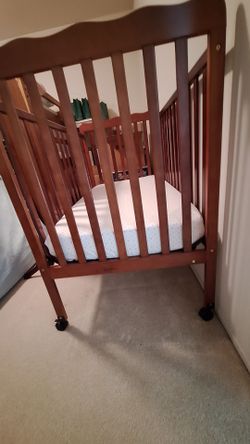 Almost like new,  baby crib with matress and sheet