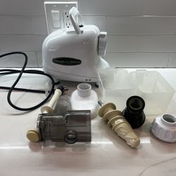 Omega juicer model 8003 Great Condition.
