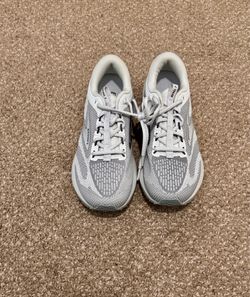 Men’s athletic shoes