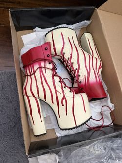 DOLLS KILL PLATFORM HEEL SIZE 8 WOMENS