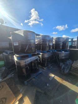 29 metal drums with lids