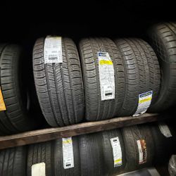 Goodyear 225/50R17 Touring Tire – Reliable Grip, Comfortable Ride & Long Tread Life