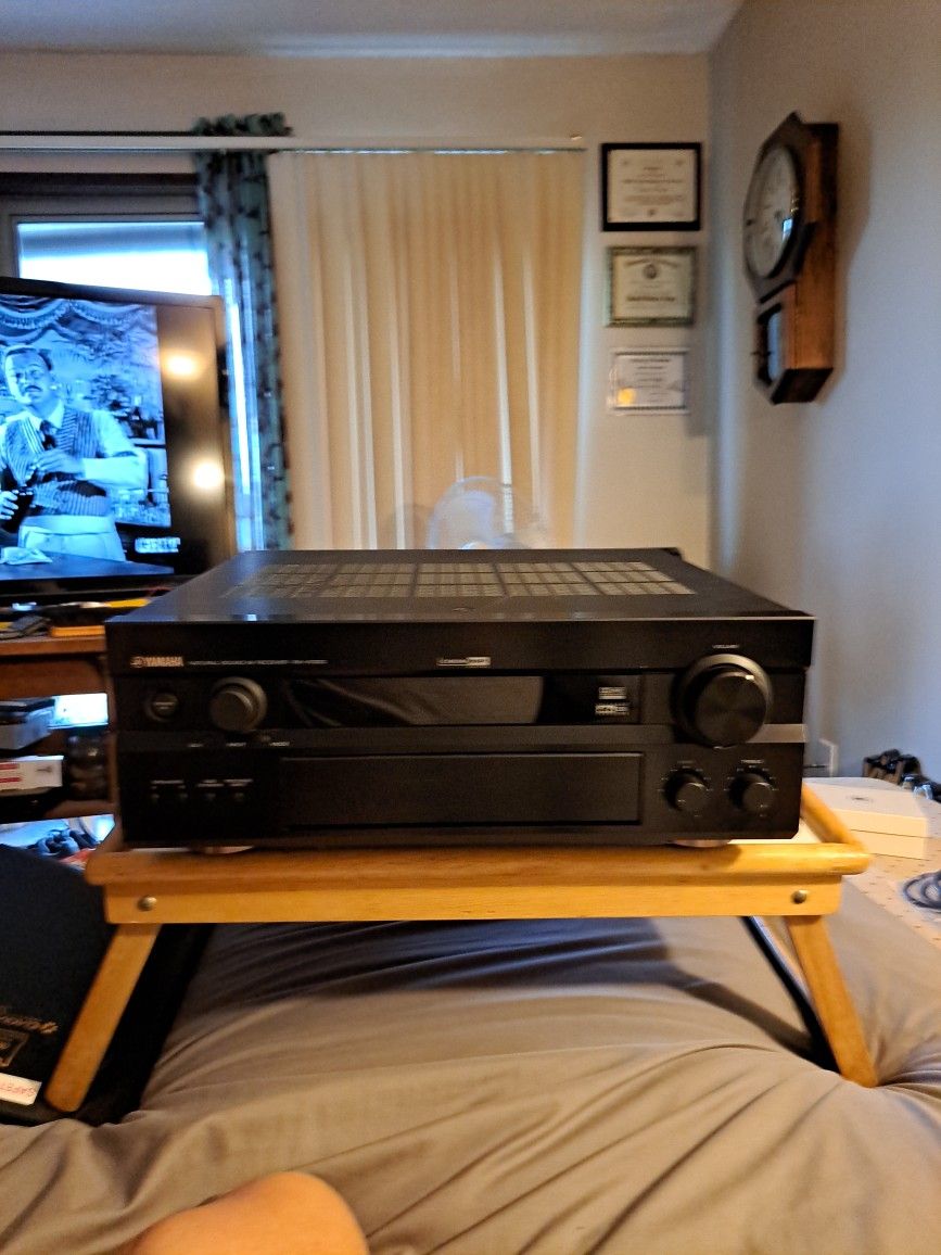 Yamaha receiver weighs thirty five pounds