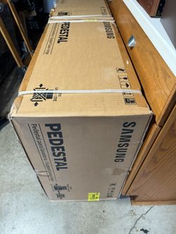 2-Samsung Washer/Dryer Laundry Pedestal WE402W