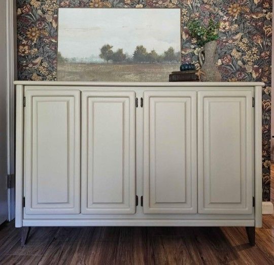 Refinished Vintage Sideboard – Timeless Elegance & Versatile Storage