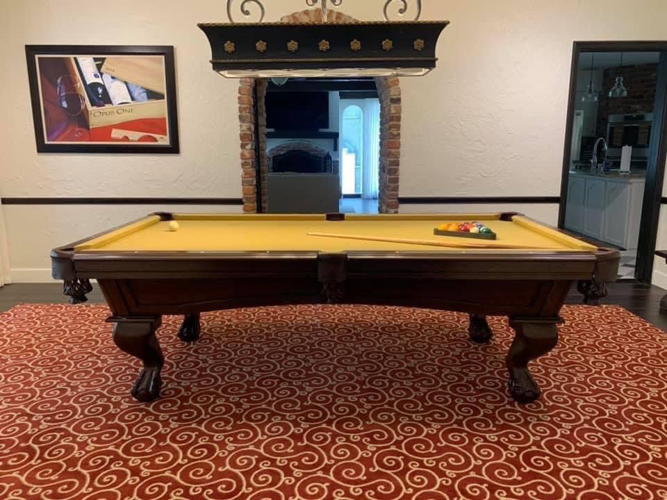 Traditional Pool Table 