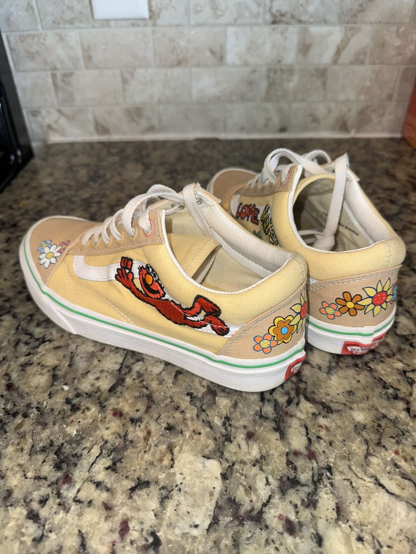 Elmo Vans