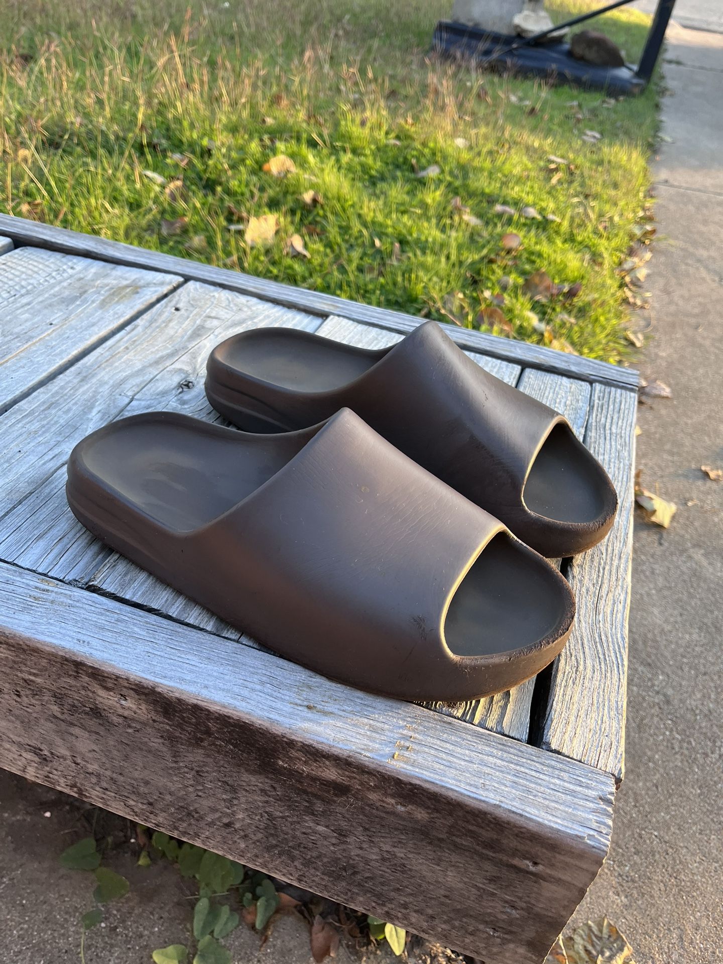 Mocha Yeezy Slide - www.pearsons-glass.co.uk