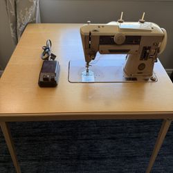 Vintage Singer 401A Sewing Machine - Mid-Century Go
