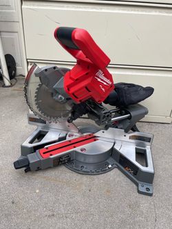 Shop Milwaukee M18 FUEL 18V Lithium-Ion Brushless Cordless 7-1/4 in. Dual Bevel Sliding Compound Miter Saw (Tool-Only)