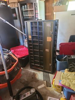 Wall Mount 9 Selection Snack Machine