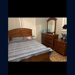 Entire Full Size Bed Set From Rooms To Go 