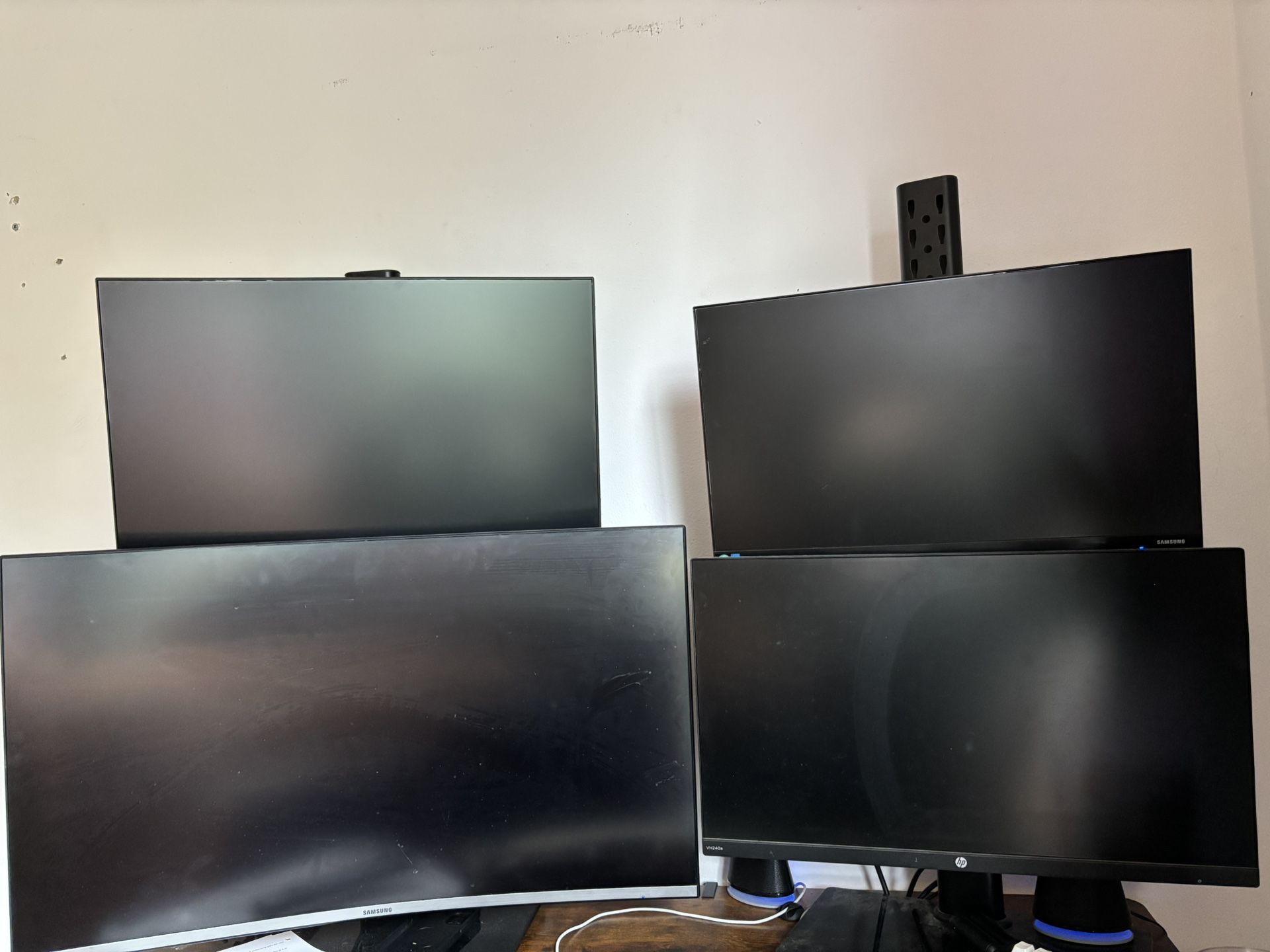 Alienware R10 GTX 3060TI With 4 Monitors and Standing Desk And Chair