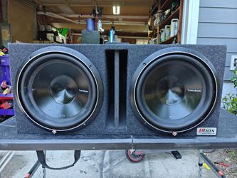 Rockford P3 12" subwoofer in ported box