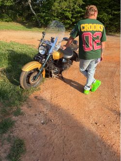 Yammah vstar 1100  clean title in hand 20k miles will trade for a big four wheeler