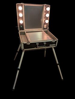 Giselle PROFESSIONAL Aluminum Makeup Case Lighted Vanity Rolling Station w Pop out Telescoping Legs, Detachable Wheels, Hollywood Lighted Mirror "Buil