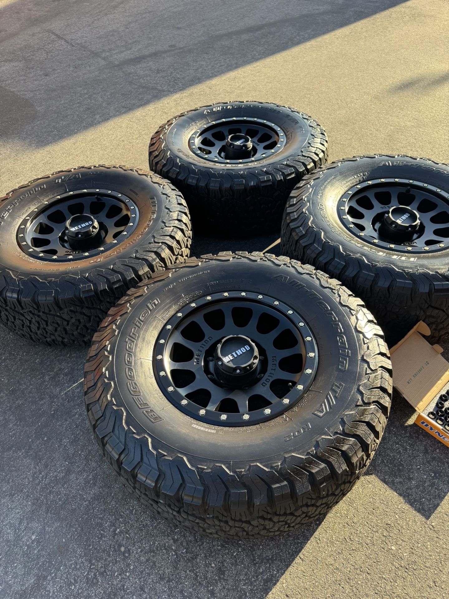 Ford F250 F350 17” Method MR305 Wheels With 35” BFGoodrich K02 All ...