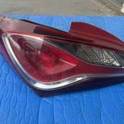 2013-2015-2016 Hyundai Genesis Tail Light LH