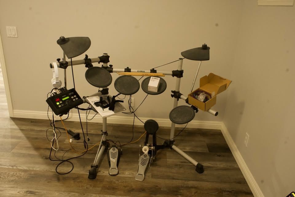 Yamaha DTX500 Electronic Drum Set Module w/ Vic Fir Sticks & Sony Headphones