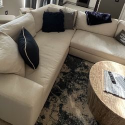 Like NEW Living Room Sectional (L Shaped)