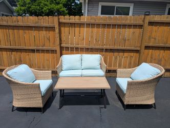 Hampton Bay outdoor wicker patio set