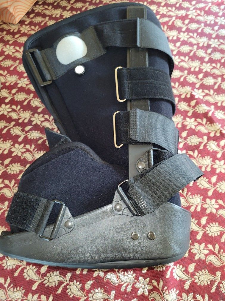 Medical BOOT SIZE Small 