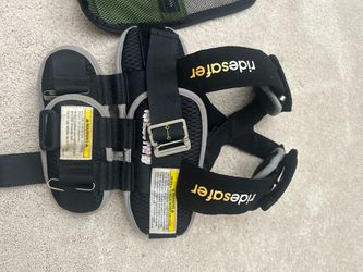 FREE Ridesafer travel car seat. Size small 26-50pounds