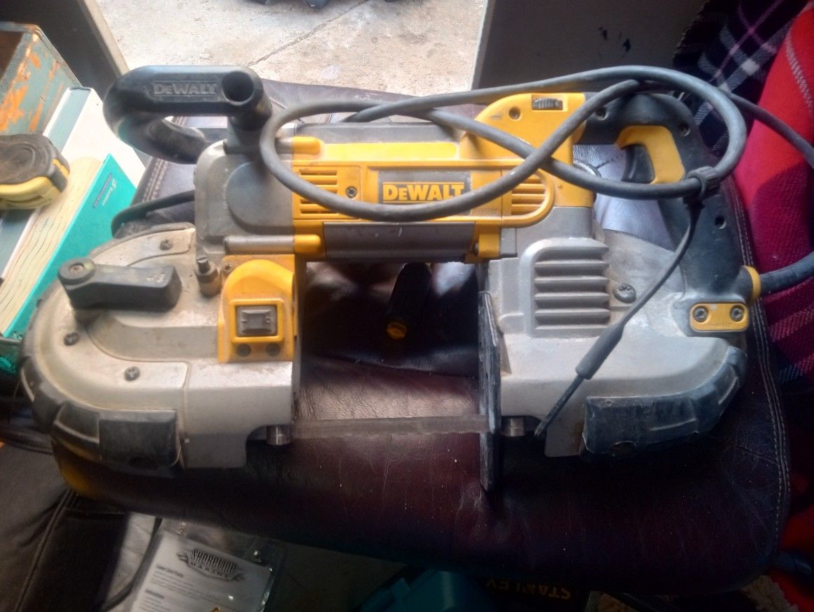 DEWALT

10 Amp Deep Cut Band Saw