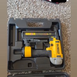 Dewalt Stampler