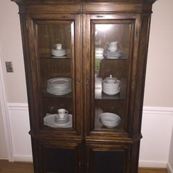Bassett Dining Room Hutch