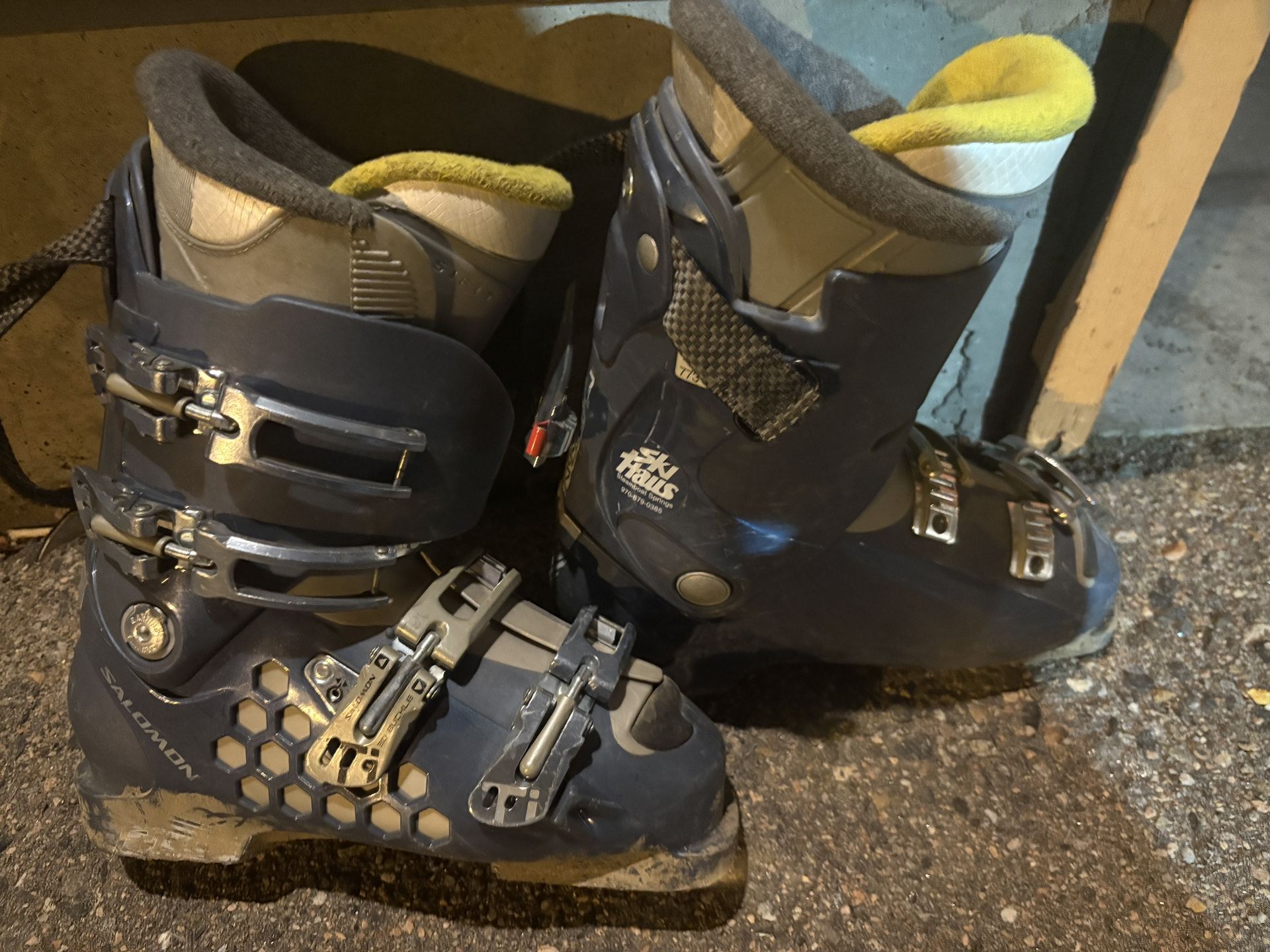 Ski Boots - Salomon Sz 25 