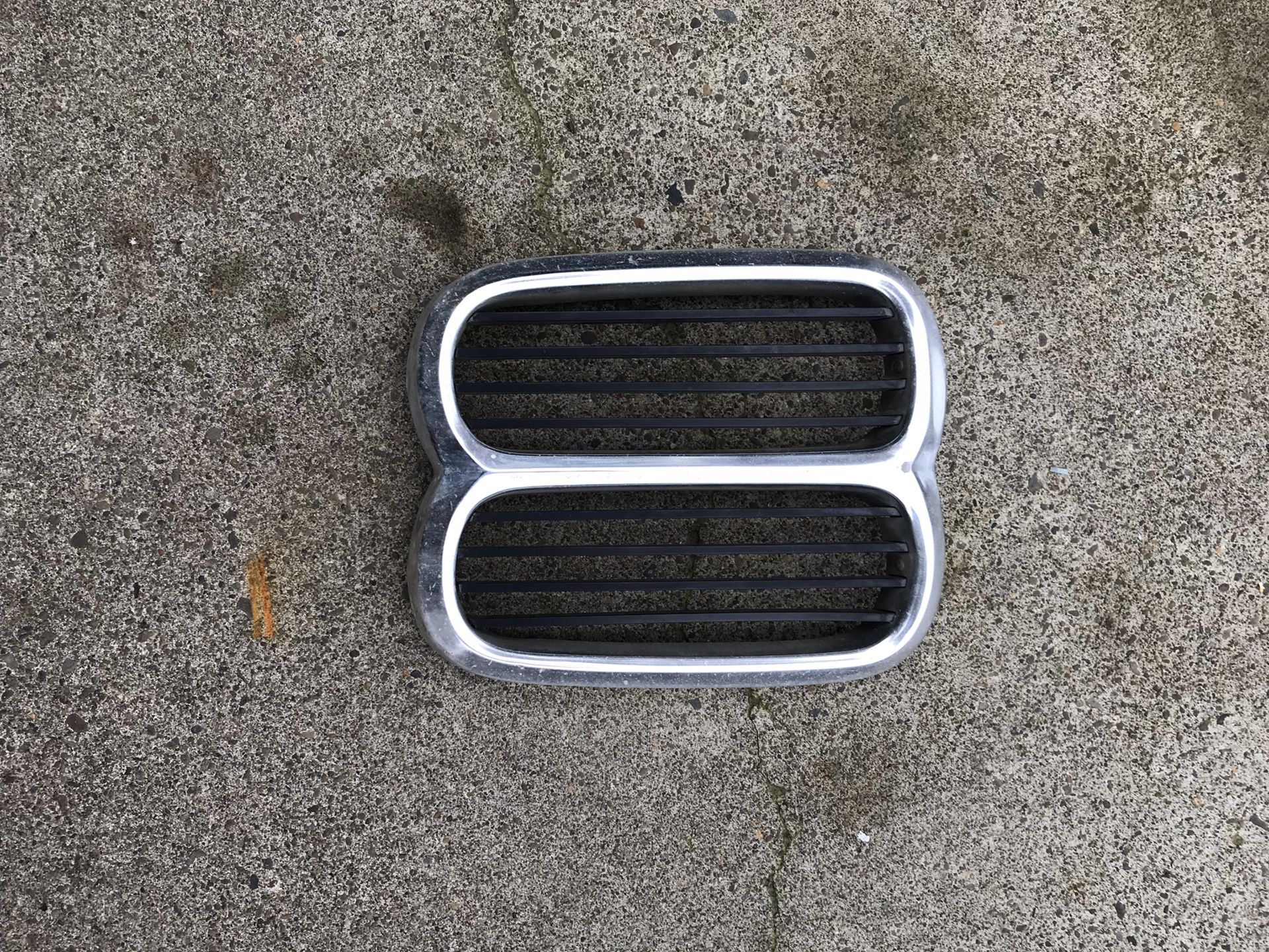 1974-1976 BMW e10 2002 Tii turbo center kidney grill
