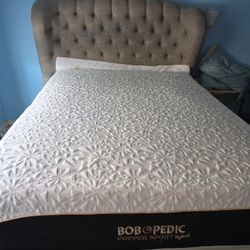 Queen Platform Bed With Copper Hybrid Cooling Mattress 