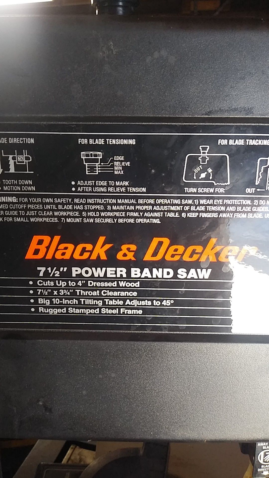 Black & Decker 7 and 1/2 inch power band saw for Sale in Schiller Park