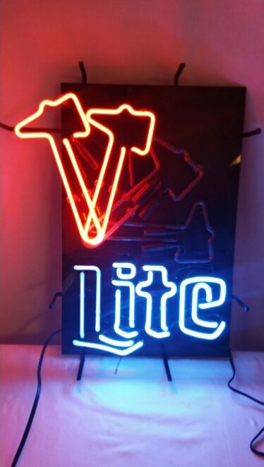 Atlanta Braves Neon Light Sign Tomahawk Chop Miller Lite Rare Find In good working condition! No issues