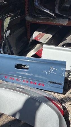 2016 Toyota Tacoma Tailgate
