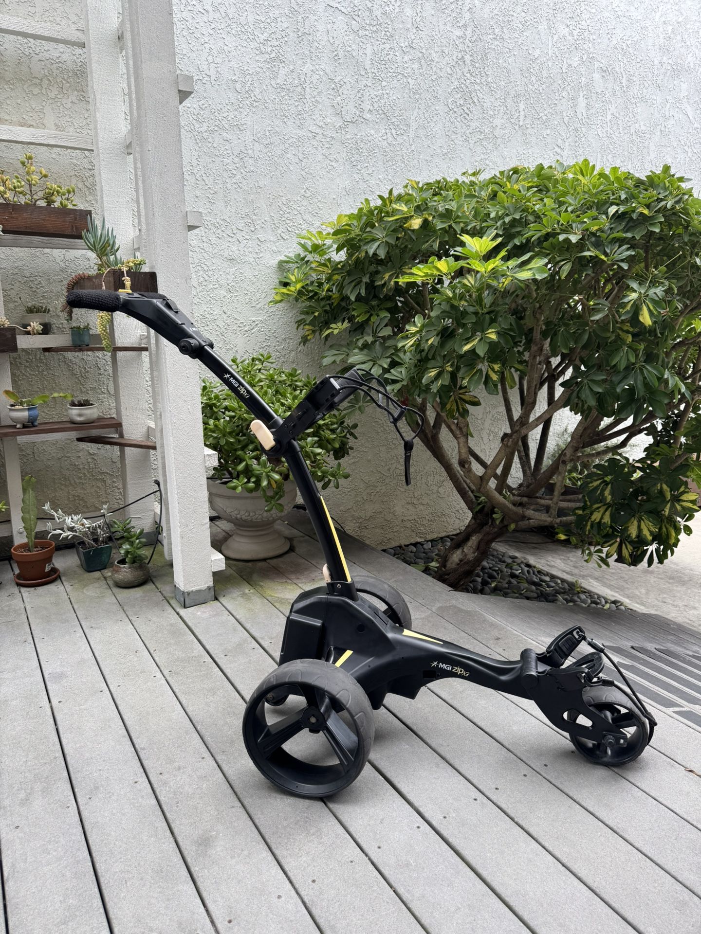 MGI Zip X1 Electric Golf Caddy