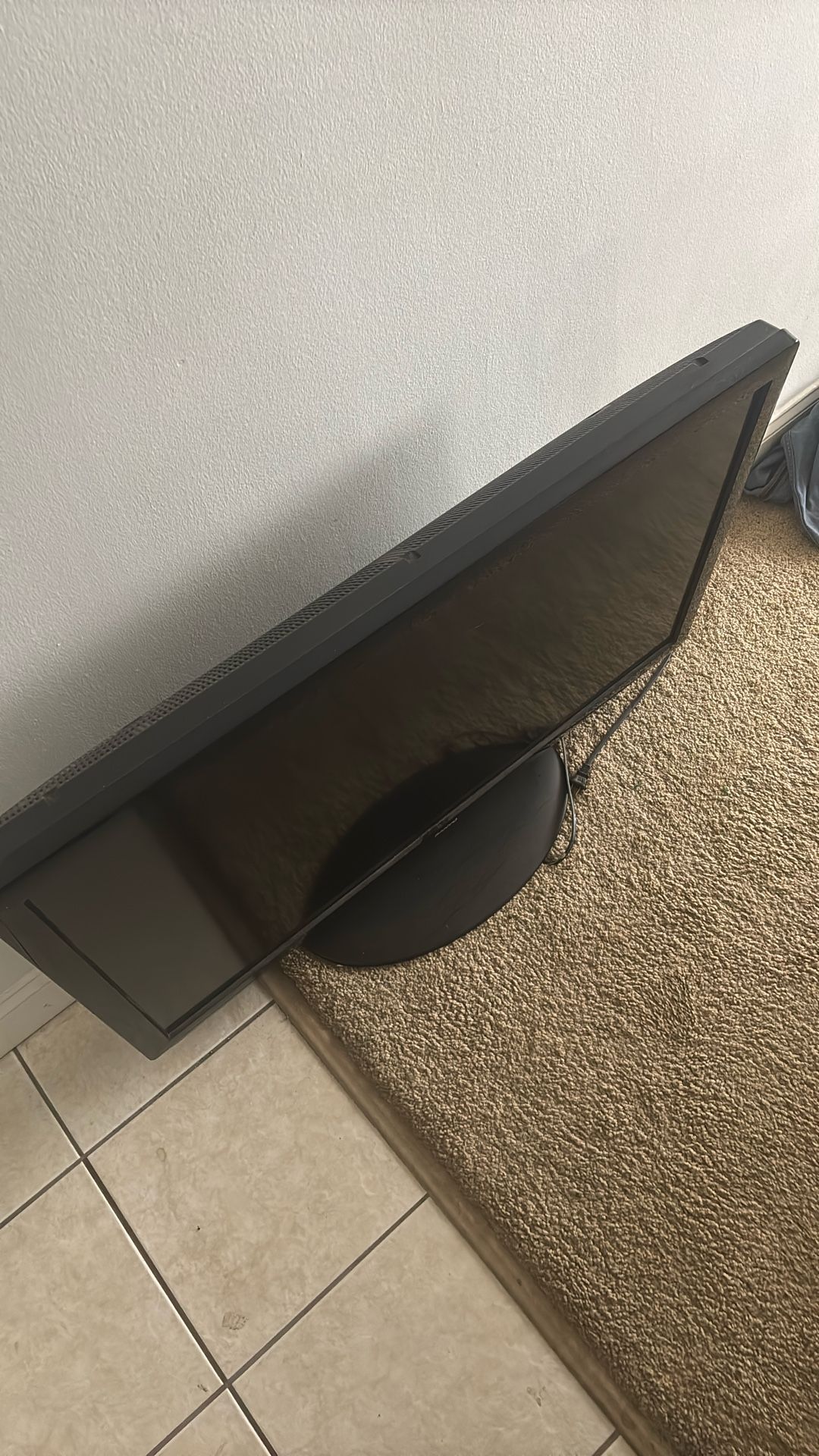 40” TV