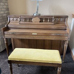 Piano Located In McMinnville