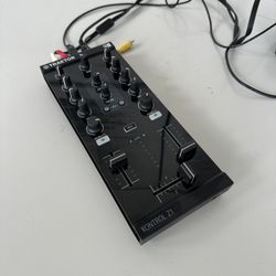 Traktor Z1 Portable Mixer