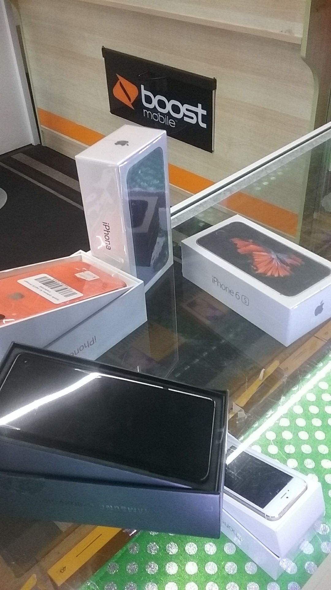 SPECIAL on all phones today iPhone 6s 32gb for 129.99 iPhone 7 32gb for 149.99 iPhone xr for 479.99 galaxy s10 128gb 479.99