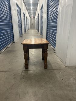 Solid wood side/end table