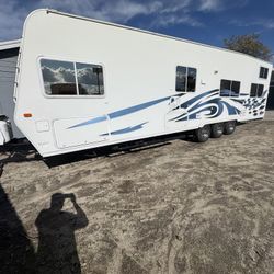 32 Ft Weekend Warrior Story Hauler 