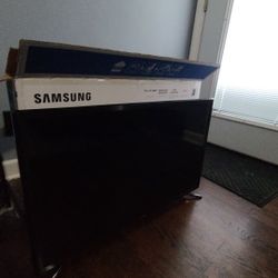 32" Class M5300 Full HD TV